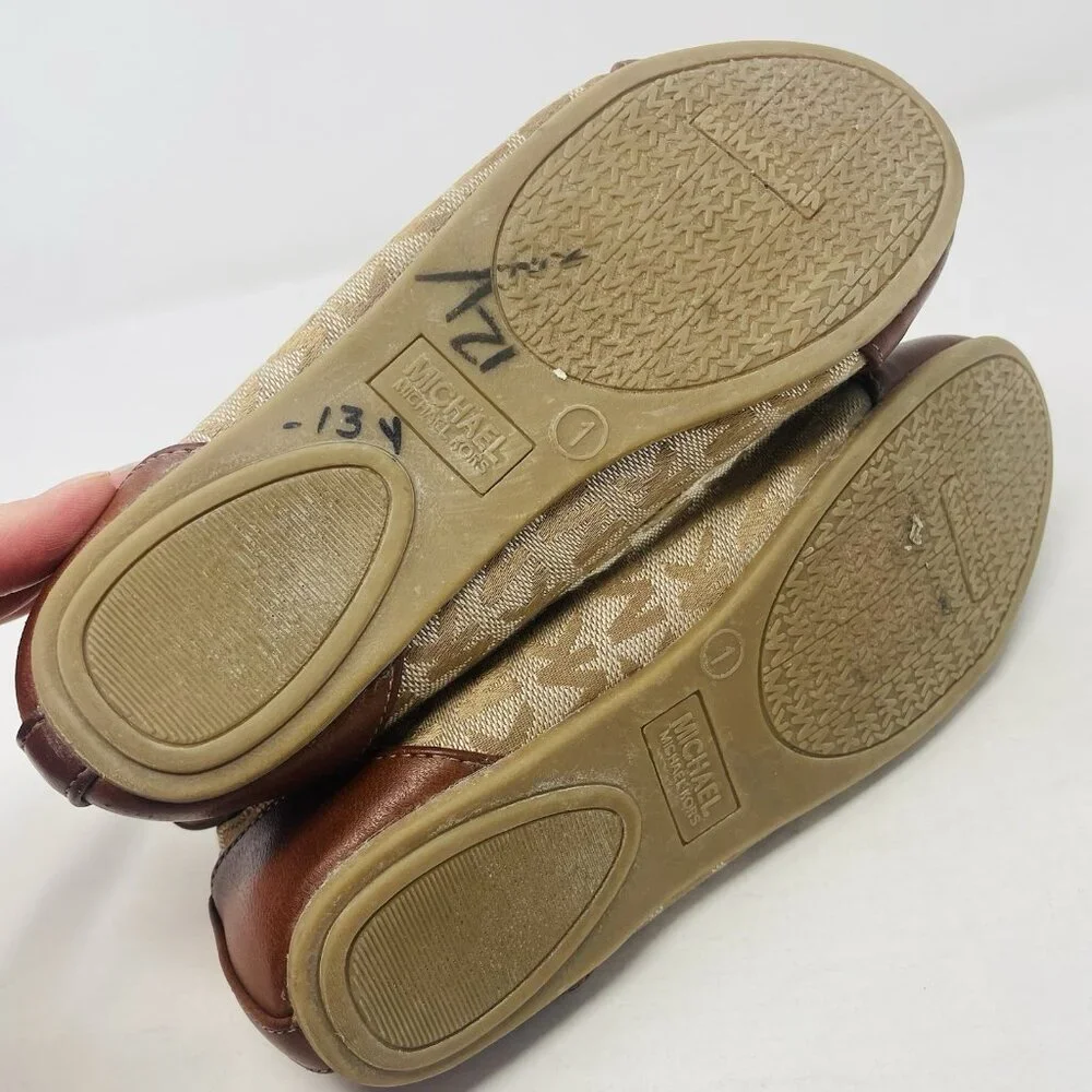 MICHAEL Michael Kors Youth Girls Size 1 Christabel Fabric MK Logo Flat Cognac S5